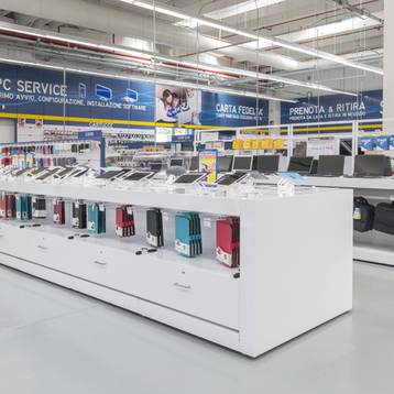 Euronics Vimodrone_Cefla Shopfitting_espositore tablet